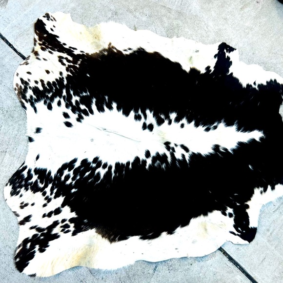 Luxurious Cow Skin Rug - Picture 3 of 3